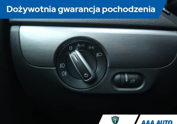 Volkswagen Jetta cena 40000 przebieg: 121094, rok produkcji 2013 z Działoszyn małe 326